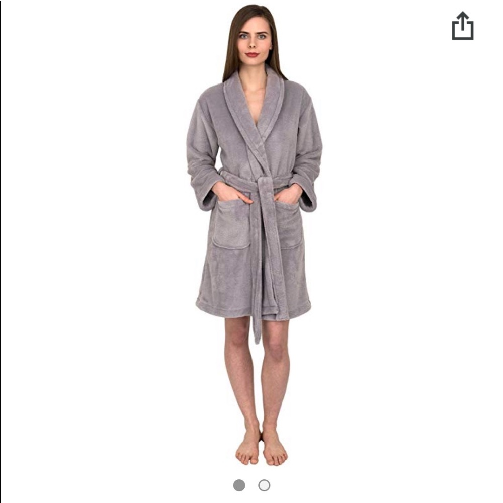 Brand new robe still is packaging!!